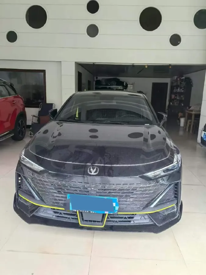 2023 ChangAn UNI-V 1.5T 188HP L4 7DCT,autocango,china used car exporter,china ev exporter,chinese used car exporter,chinese used ev exporter