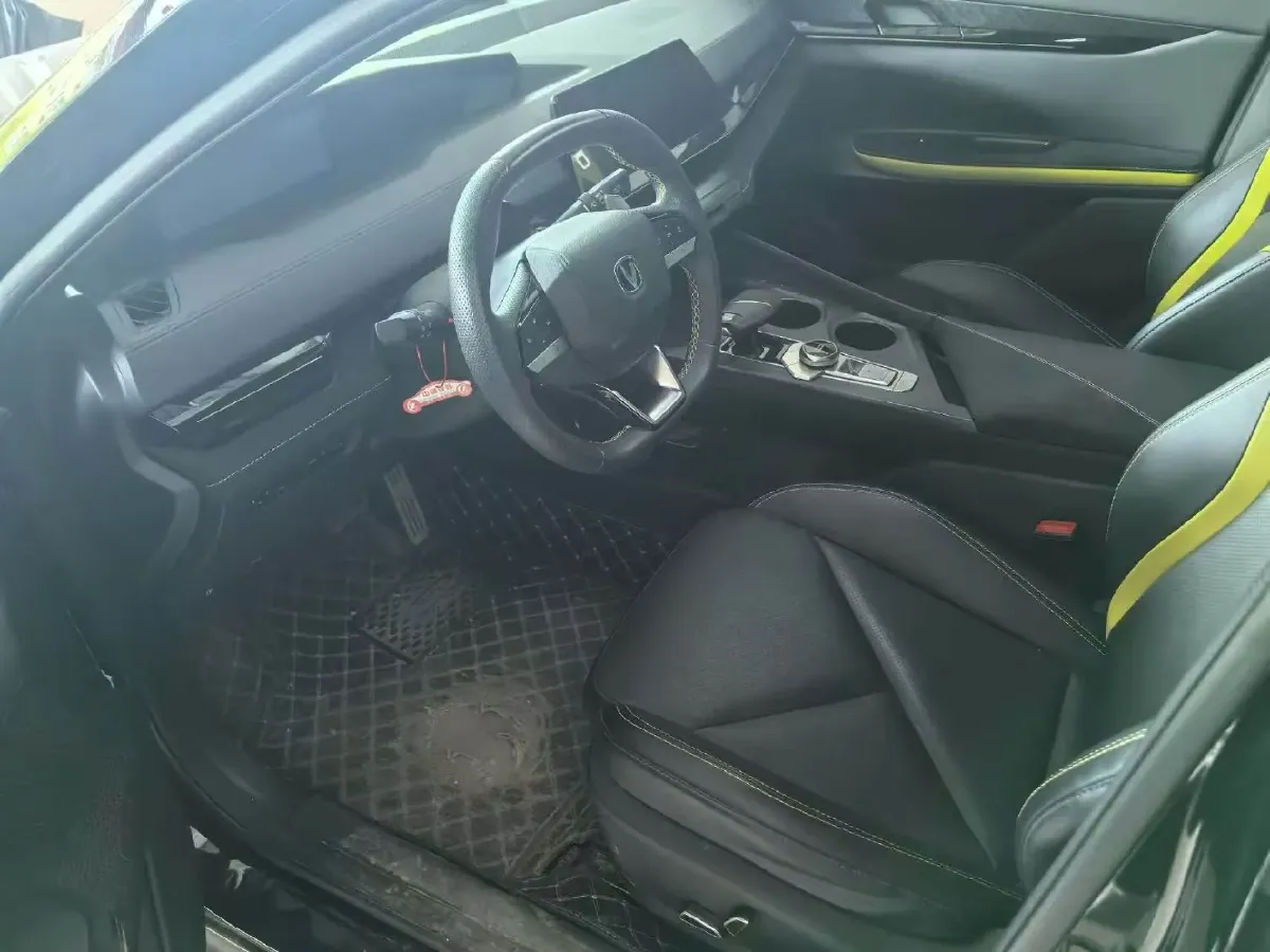 2023 ChangAn UNI-V 1.5T 188HP L4 7DCT,autocango,china used car exporter,china ev exporter,chinese used car exporter,chinese used ev exporter