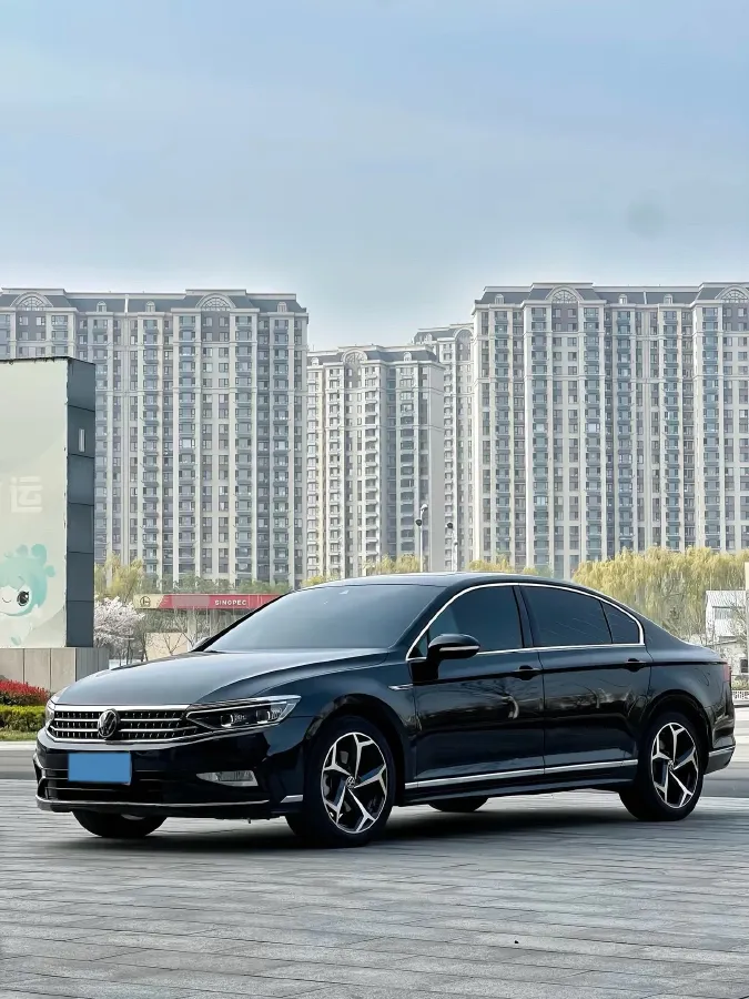 2023 Volkswagen Magotan 2.0T 220HP L4 7DCT,autocango,china used car exporter,china ev exporter,chinese used car exporter,chinese used ev exporter