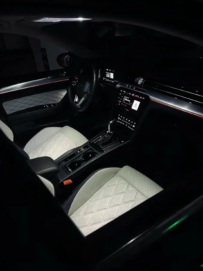 2023 Volkswagen Magotan 2.0T 220HP L4 7DCT,autocango,china used car exporter,china ev exporter,chinese used car exporter,chinese used ev exporter