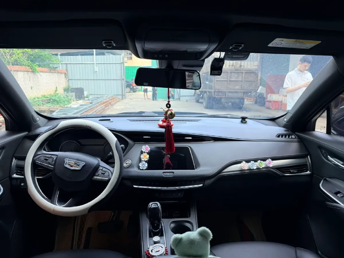 2022 Cadillac XT4 2.0T 237HP L4 9AT,autocango,china used car exporter,china ev exporter,chinese used car exporter,chinese used ev exporter