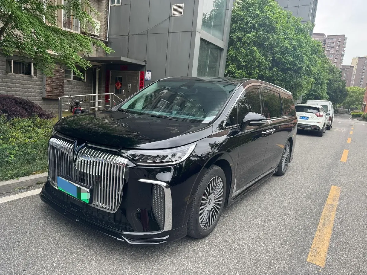 2025 Voyah Dream 1.5T 150HP L4 PHEV 41.7KWH,autocango,china used car exporter,china ev exporter,chinese used car exporter,chinese used ev exporter