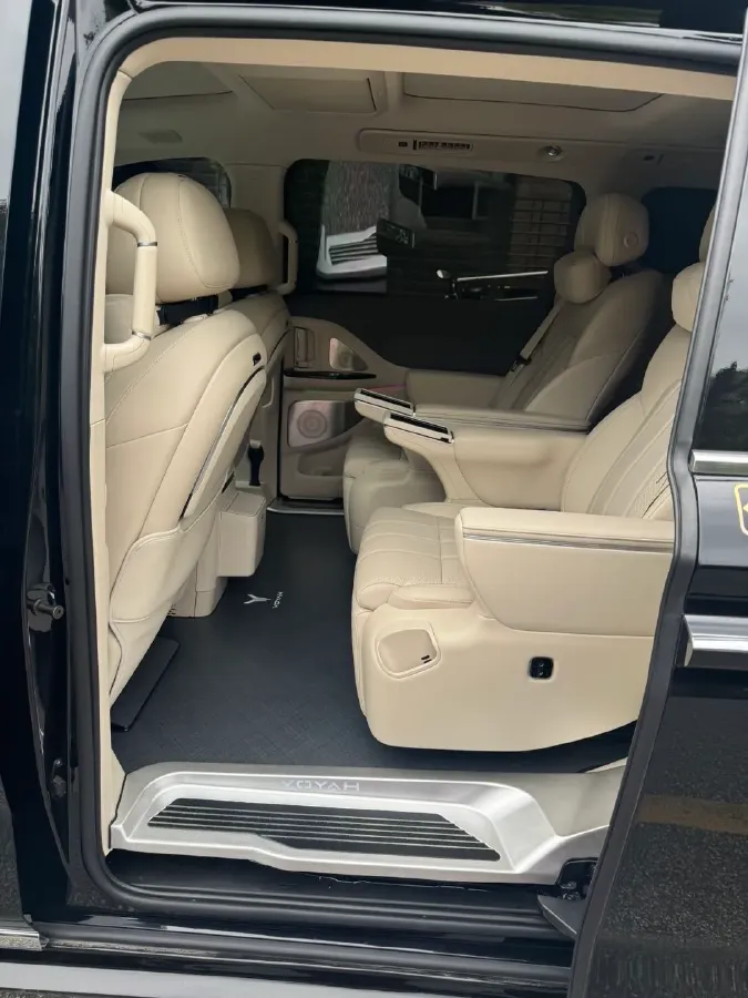 2025 Voyah Dream 1.5T 150HP L4 PHEV 41.7KWH,autocango,china used car exporter,china ev exporter,chinese used car exporter,chinese used ev exporter