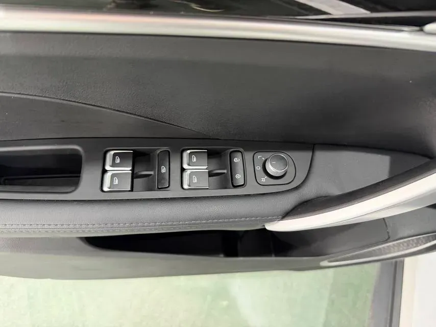 2025 Geely Coolray 1.5L 126HP L4 CVT,autocango,china used car exporter,china ev exporter,chinese used car exporter,chinese used ev exporter