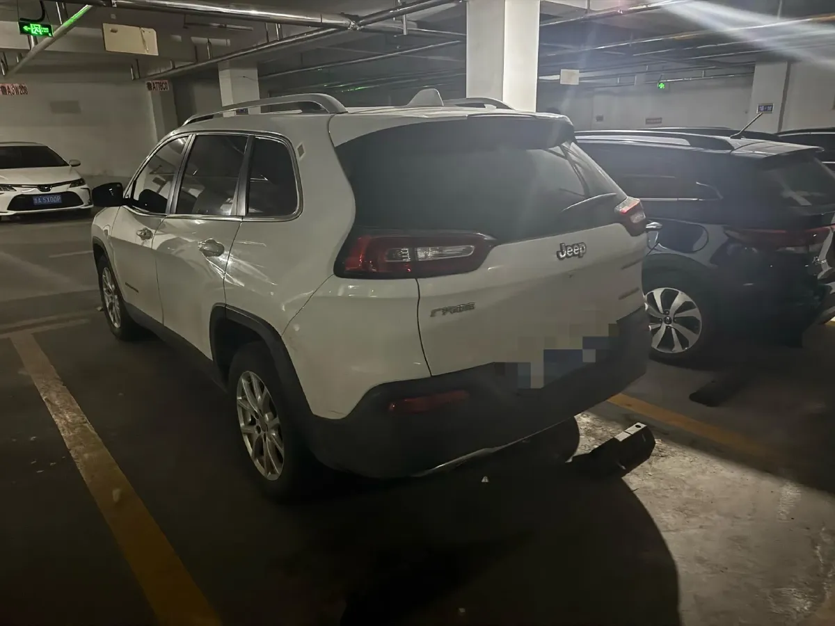 2017 Jeep Cherokee 2.0L 155HP L4 9AT,autocango,china used car exporter,china ev exporter,chinese used car exporter,chinese used ev exporter