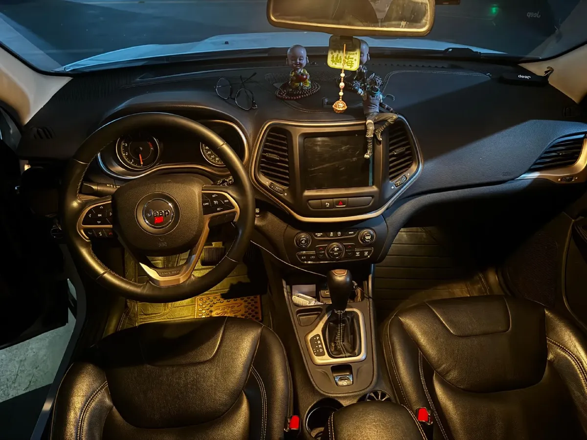 2017 Jeep Cherokee 2.0L 155HP L4 9AT,autocango,china used car exporter,china ev exporter,chinese used car exporter,chinese used ev exporter