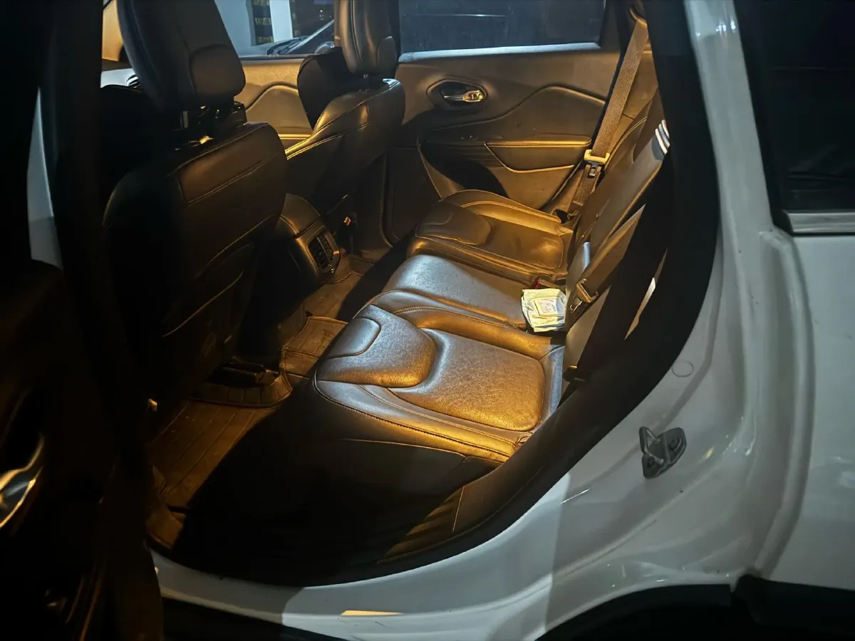 2017 Jeep Cherokee 2.0L 155HP L4 9AT,autocango,china used car exporter,china ev exporter,chinese used car exporter,chinese used ev exporter