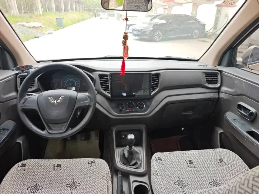 2019 WuLing HongGuang V 1.5L 99HP L4 6MT,autocango,china used car exporter,china ev exporter,chinese used car exporter,chinese used ev exporter