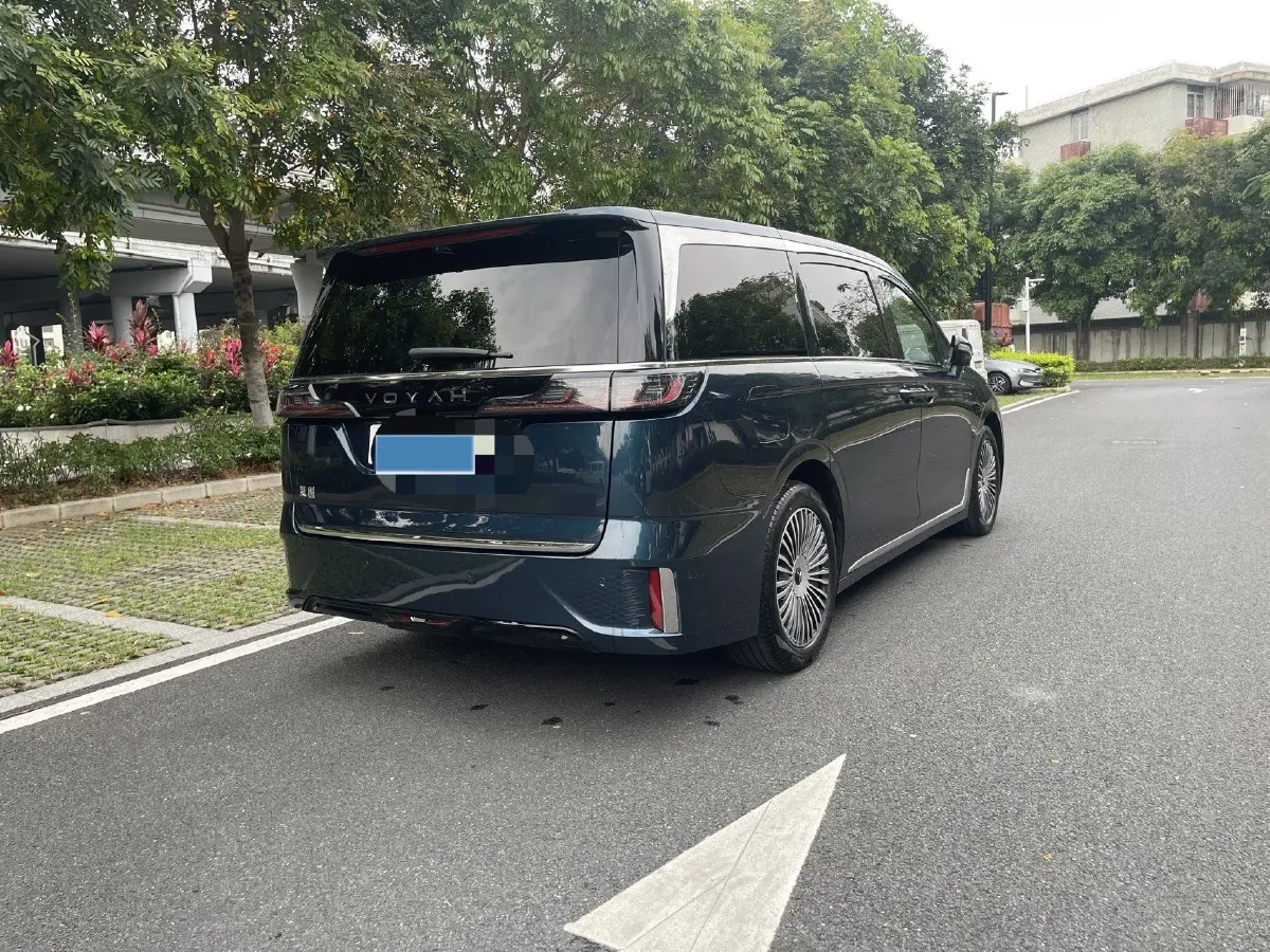 2025 Voyah Dream 1.5T 150HP L4 PHEV 41.7KWH,autocango,china used car exporter,china ev exporter,chinese used car exporter,chinese used ev exporter