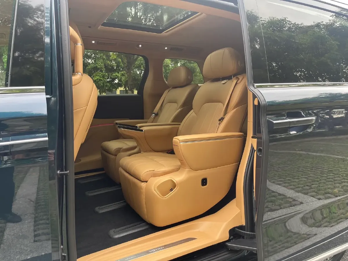 2025 Voyah Dream 1.5T 150HP L4 PHEV 41.7KWH,autocango,china used car exporter,china ev exporter,chinese used car exporter,chinese used ev exporter