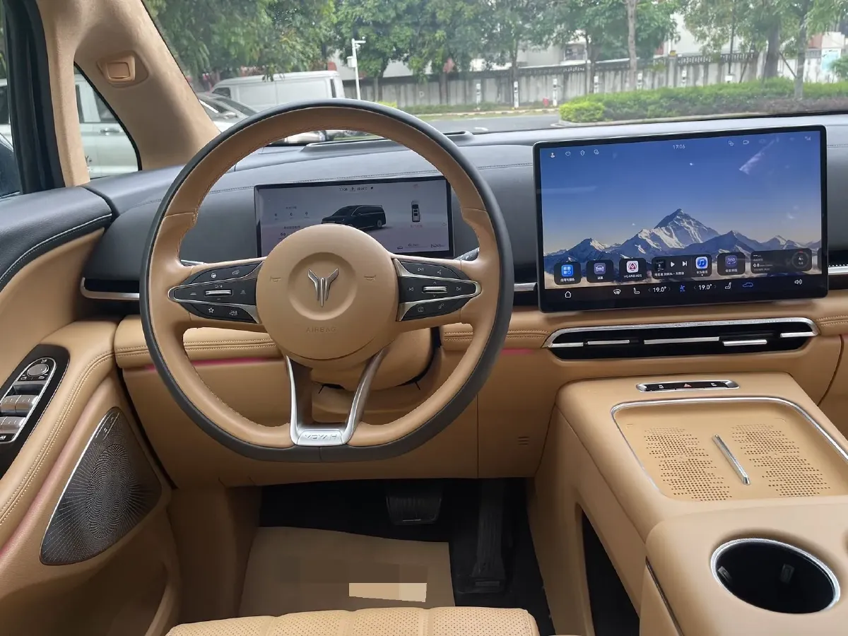 2025 Voyah Dream 1.5T 150HP L4 PHEV 41.7KWH,autocango,china used car exporter,china ev exporter,chinese used car exporter,chinese used ev exporter