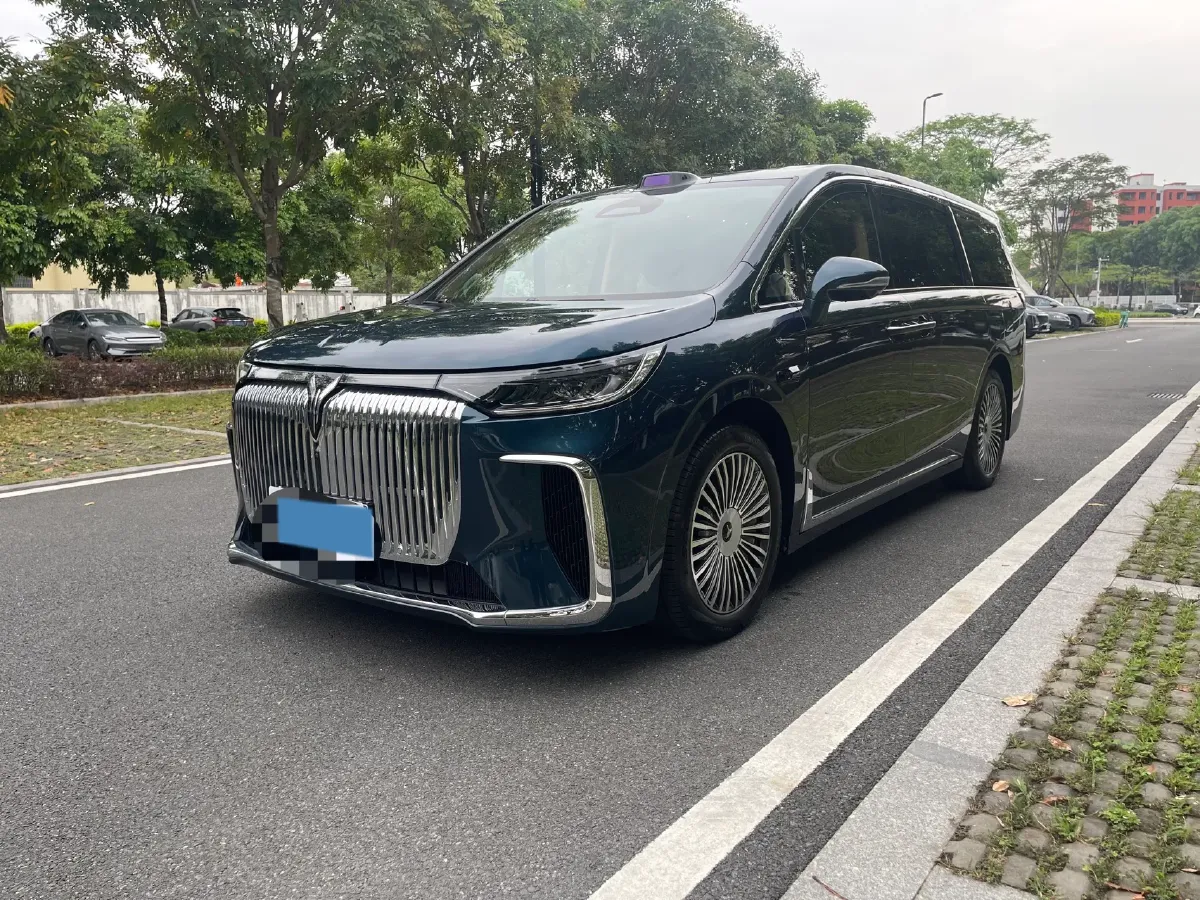 2025 Voyah Dream 1.5T 150HP L4 PHEV 41.7KWH,autocango,china used car exporter,china ev exporter,chinese used car exporter,chinese used ev exporter