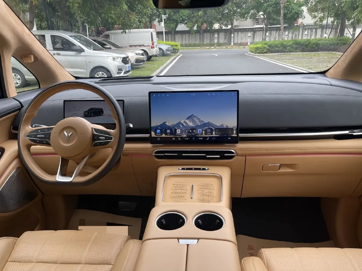 2025 Voyah Dream 1.5T 150HP L4 PHEV 41.7KWH,autocango,china used car exporter,china ev exporter,chinese used car exporter,chinese used ev exporter