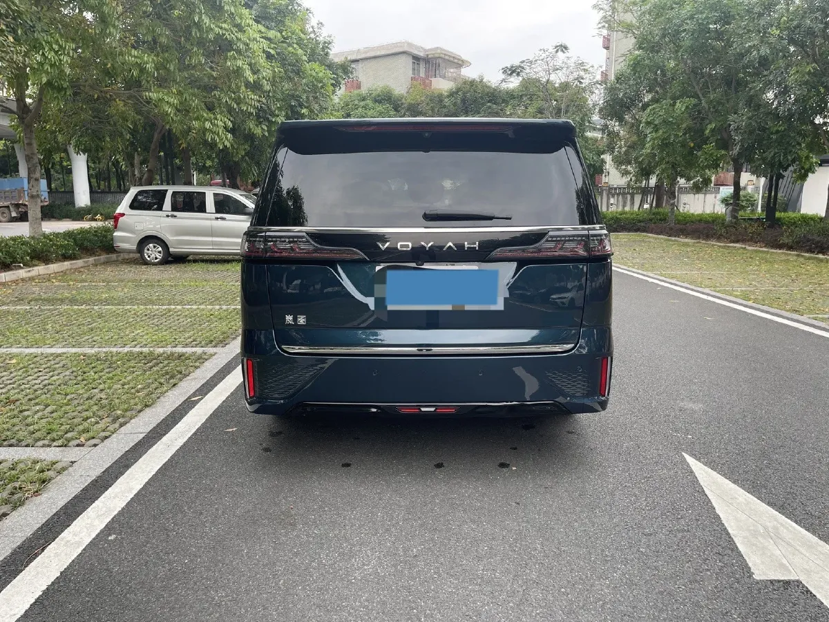 2025 Voyah Dream 1.5T 150HP L4 PHEV 41.7KWH,autocango,china used car exporter,china ev exporter,chinese used car exporter,chinese used ev exporter