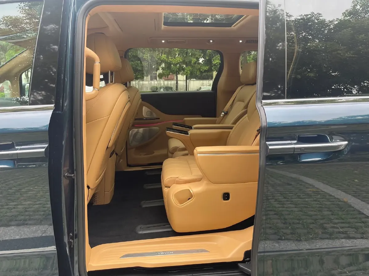 2025 Voyah Dream 1.5T 150HP L4 PHEV 41.7KWH,autocango,china used car exporter,china ev exporter,chinese used car exporter,chinese used ev exporter