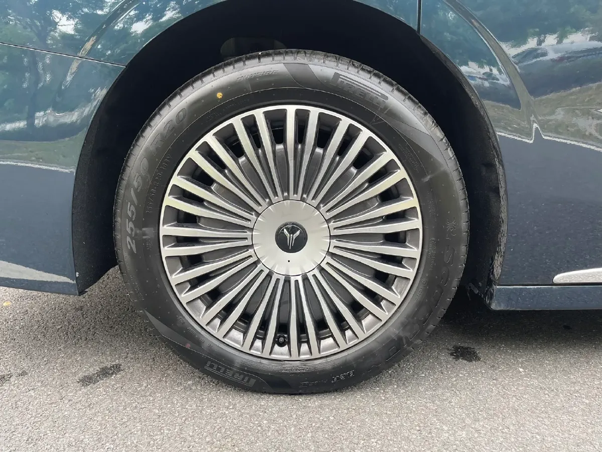 2025 Voyah Dream 1.5T 150HP L4 PHEV 41.7KWH,autocango,china used car exporter,china ev exporter,chinese used car exporter,chinese used ev exporter