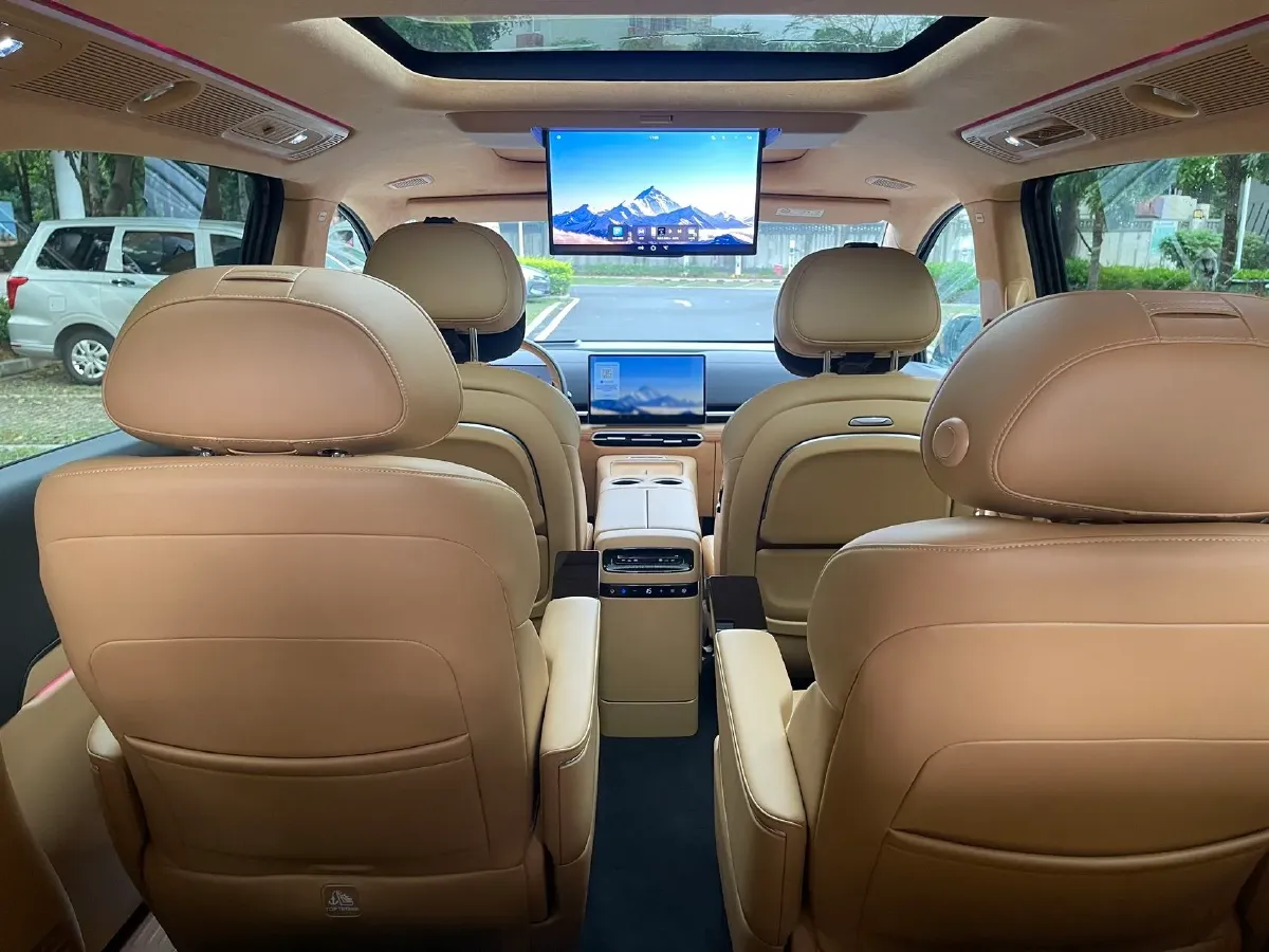 2025 Voyah Dream 1.5T 150HP L4 PHEV 41.7KWH,autocango,china used car exporter,china ev exporter,chinese used car exporter,chinese used ev exporter