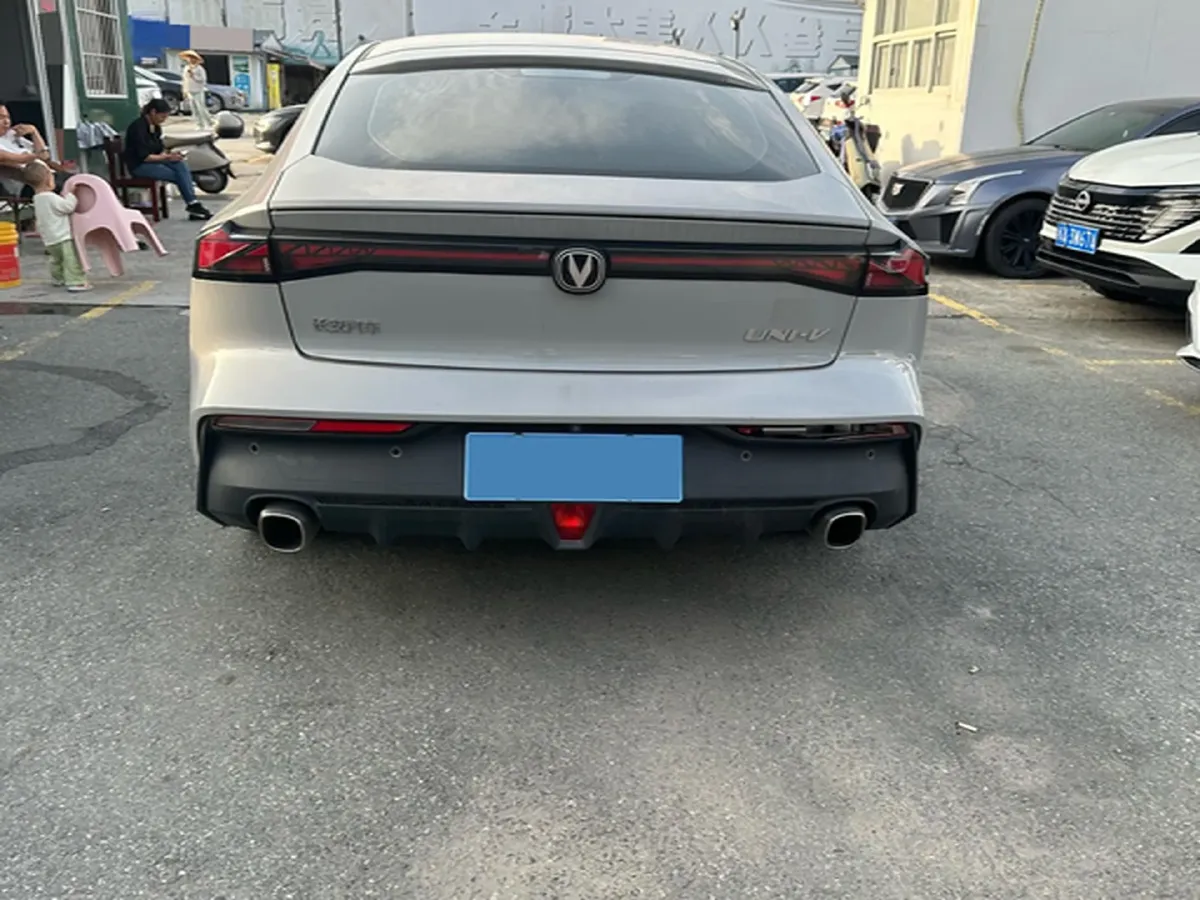 2022 ChangAn UNI-V 1.5T 188HP L4 7DCT,autocango,china used car exporter,china ev exporter,chinese used car exporter,chinese used ev exporter