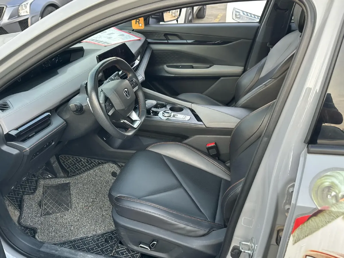 2022 ChangAn UNI-V 1.5T 188HP L4 7DCT,autocango,china used car exporter,china ev exporter,chinese used car exporter,chinese used ev exporter