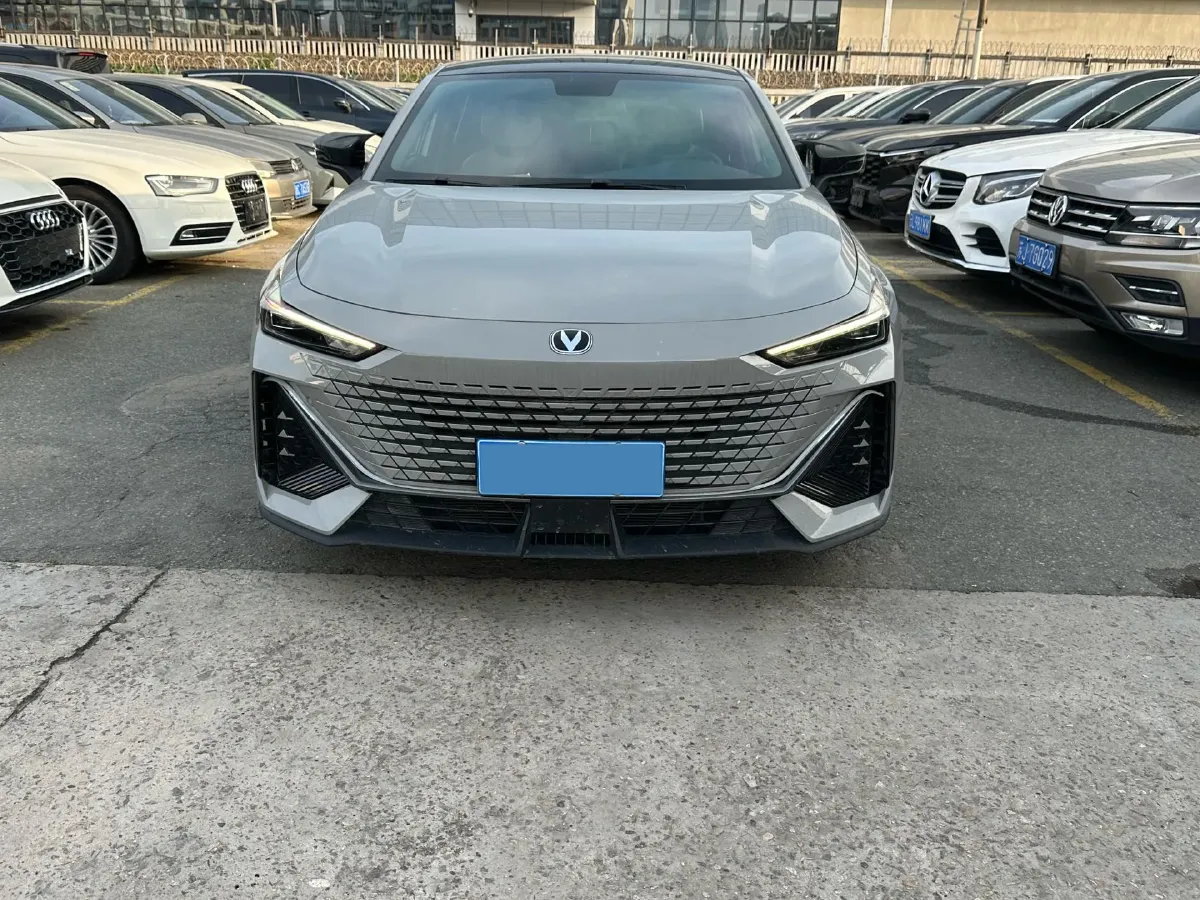 2022 ChangAn UNI-V 1.5T 188HP L4 7DCT,autocango,china used car exporter,china ev exporter,chinese used car exporter,chinese used ev exporter