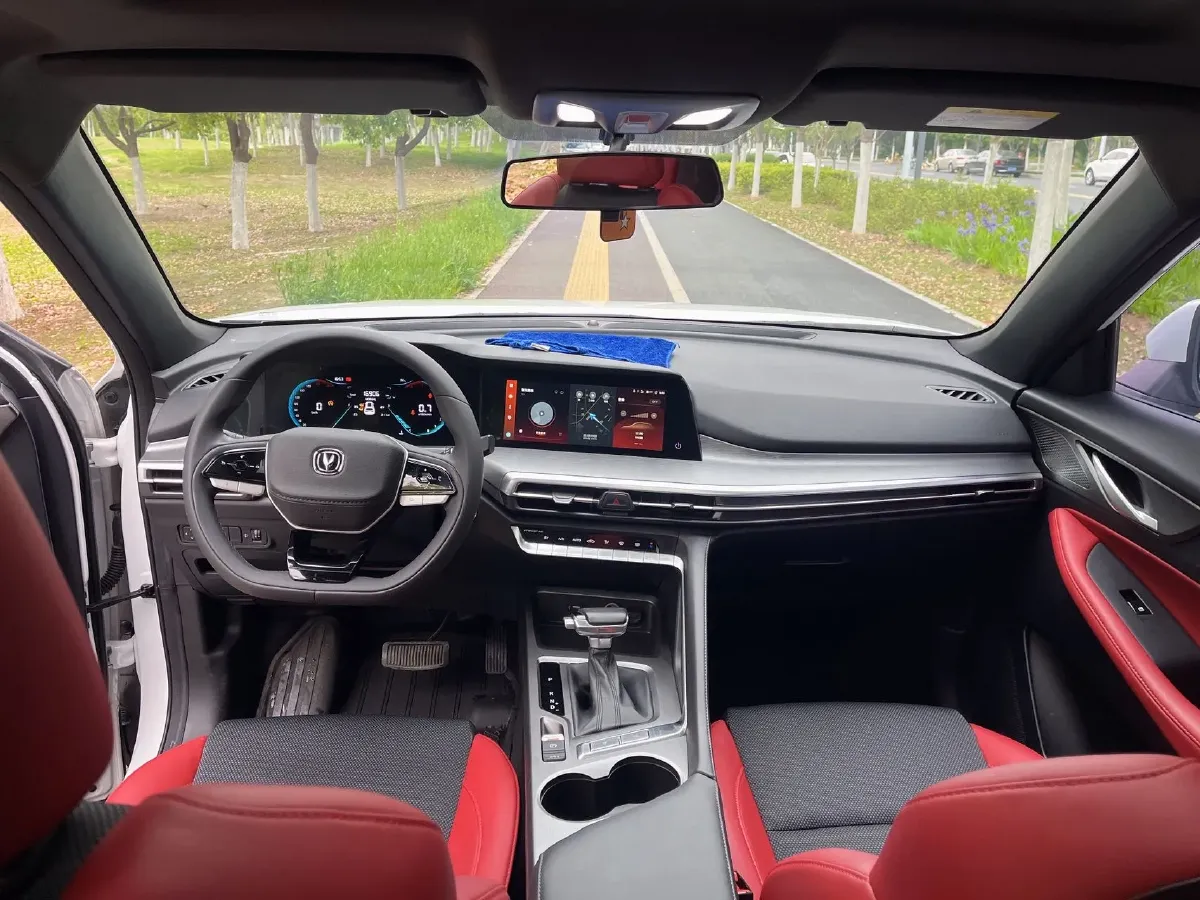 2023 ChangAn CS35 Plus 1.4T 160HP L4 7DCT,autocango,china used car exporter,china ev exporter,chinese used car exporter,chinese used ev exporter