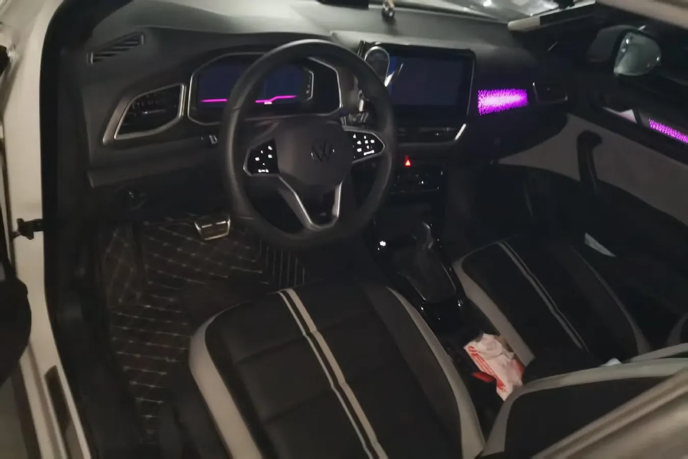 2024 Volkswagen T-Roc 1.5T 160HP L4 7DCT,autocango,china used car exporter,china ev exporter,chinese used car exporter,chinese used ev exporter