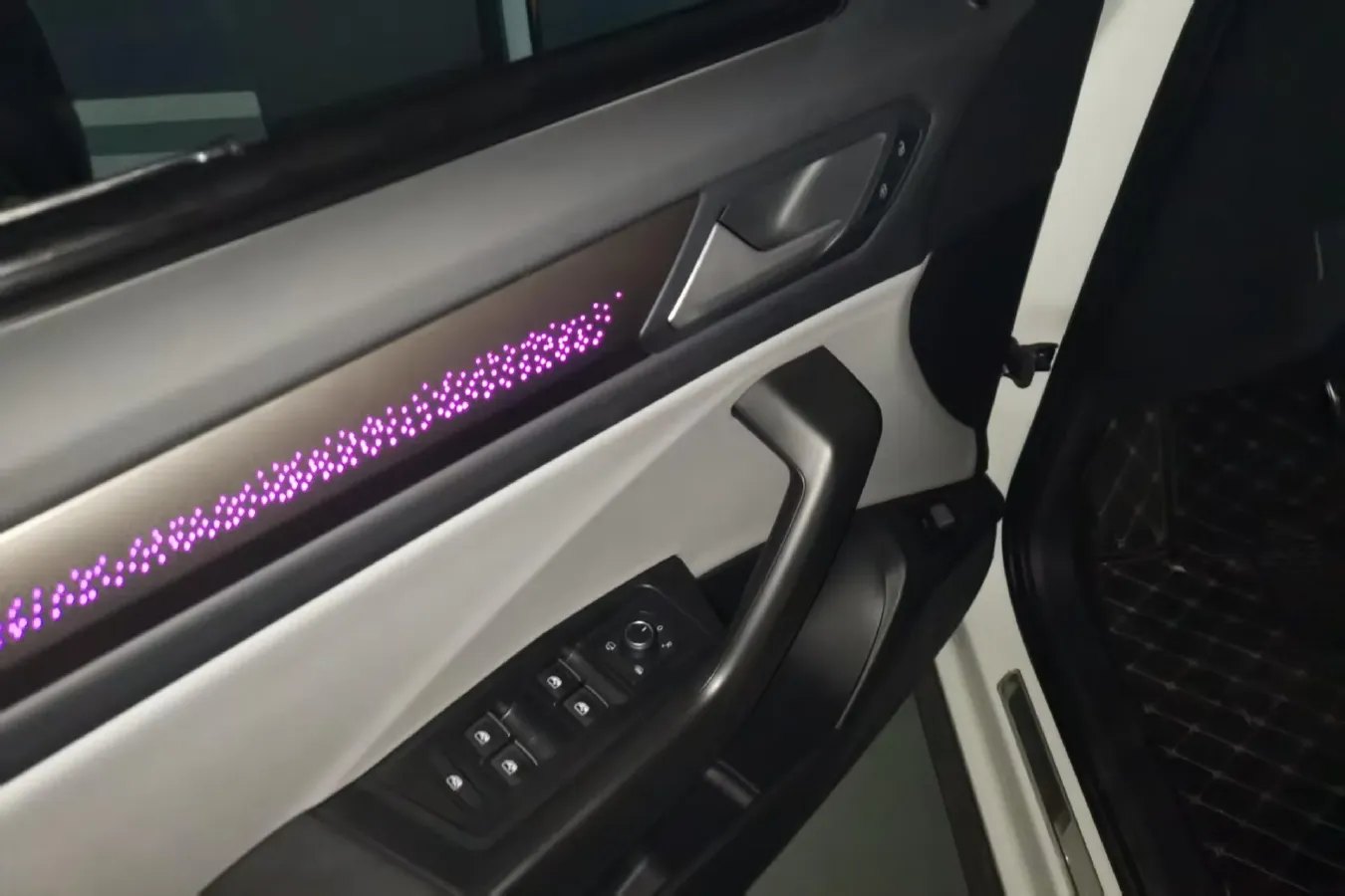 2024 Volkswagen T-Roc 1.5T 160HP L4 7DCT,autocango,china used car exporter,china ev exporter,chinese used car exporter,chinese used ev exporter