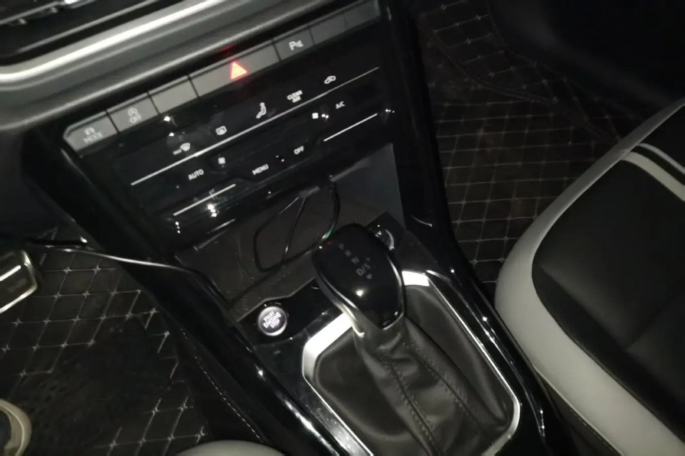 2024 Volkswagen T-Roc 1.5T 160HP L4 7DCT,autocango,china used car exporter,china ev exporter,chinese used car exporter,chinese used ev exporter