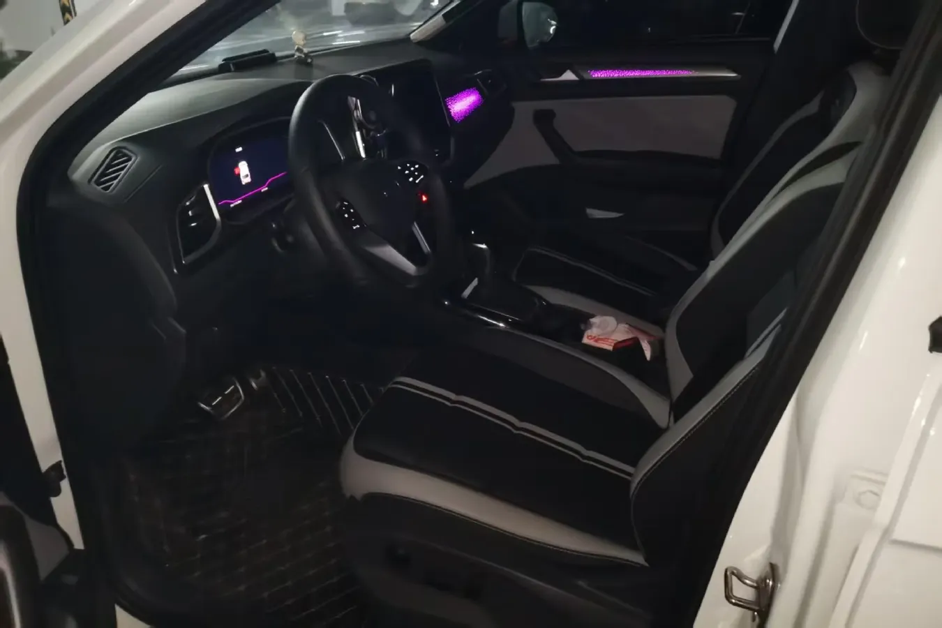 2024 Volkswagen T-Roc 1.5T 160HP L4 7DCT,autocango,china used car exporter,china ev exporter,chinese used car exporter,chinese used ev exporter