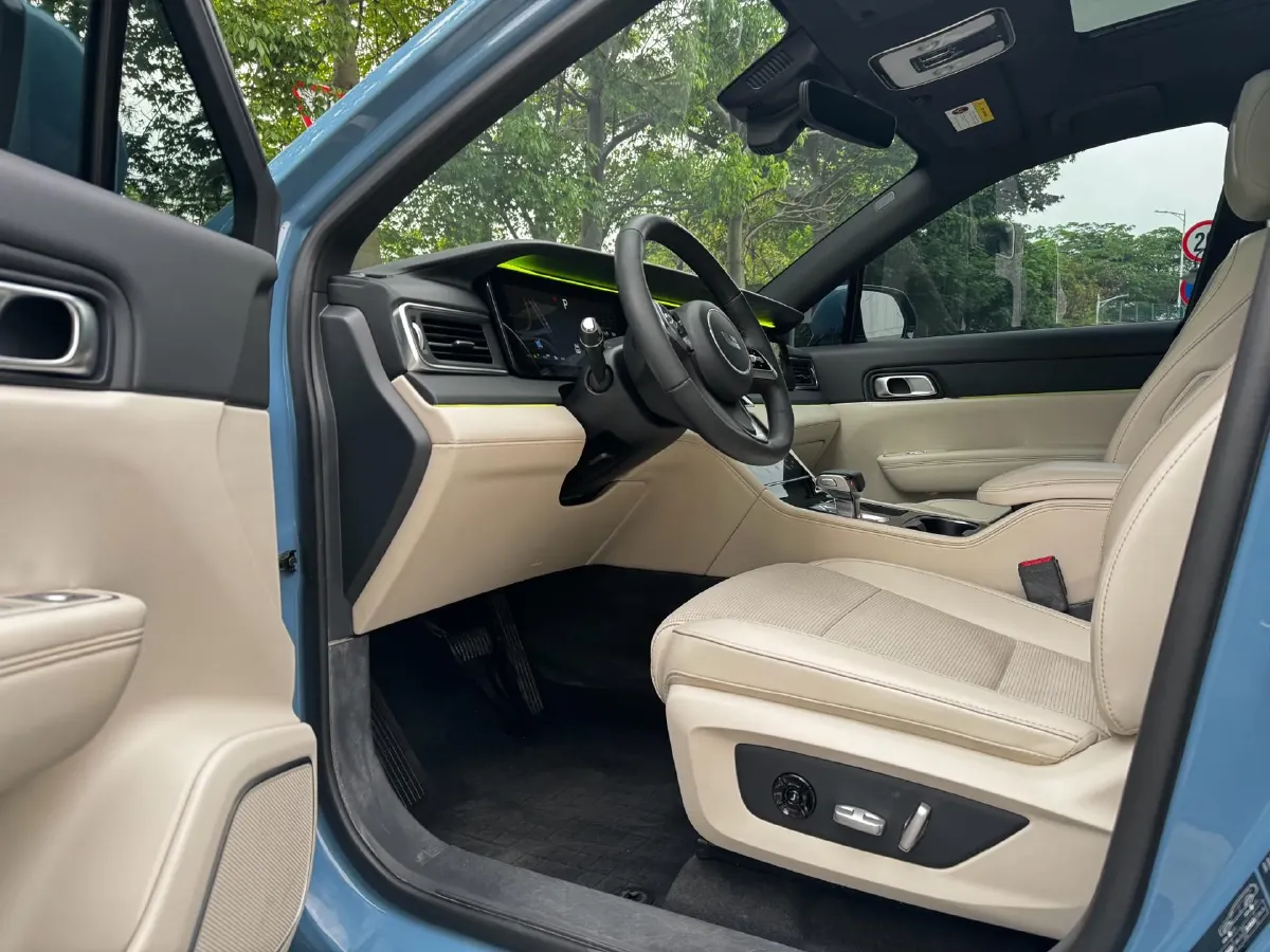 2021 Li ONE Range Extended 131HP REEV 40.5KWH,autocango,china used car exporter,china ev exporter,chinese used car exporter,chinese used ev exporter