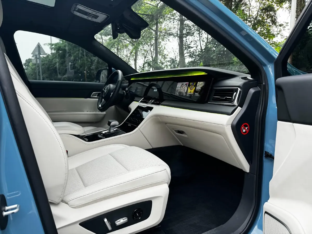 2021 Li ONE Range Extended 131HP REEV 40.5KWH,autocango,china used car exporter,china ev exporter,chinese used car exporter,chinese used ev exporter