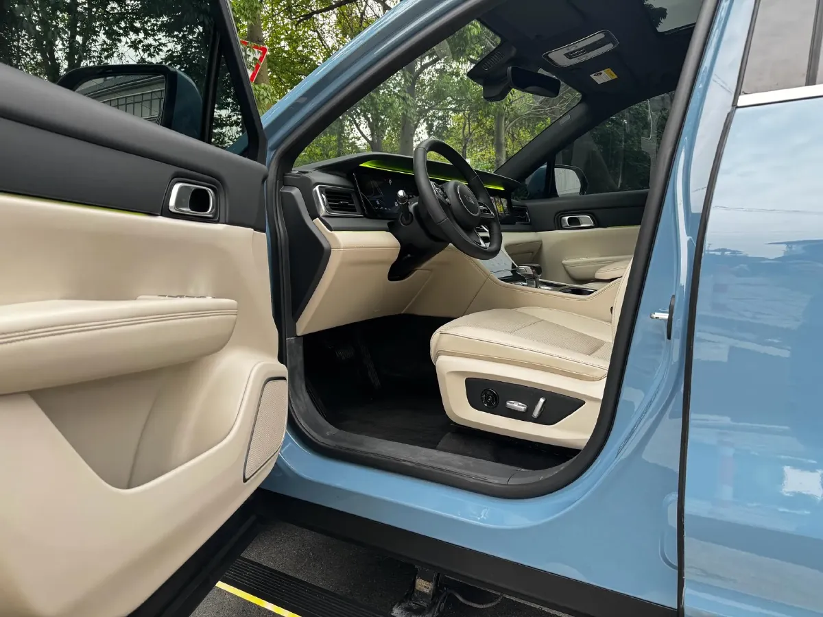 2021 Li ONE Range Extended 131HP REEV 40.5KWH,autocango,china used car exporter,china ev exporter,chinese used car exporter,chinese used ev exporter