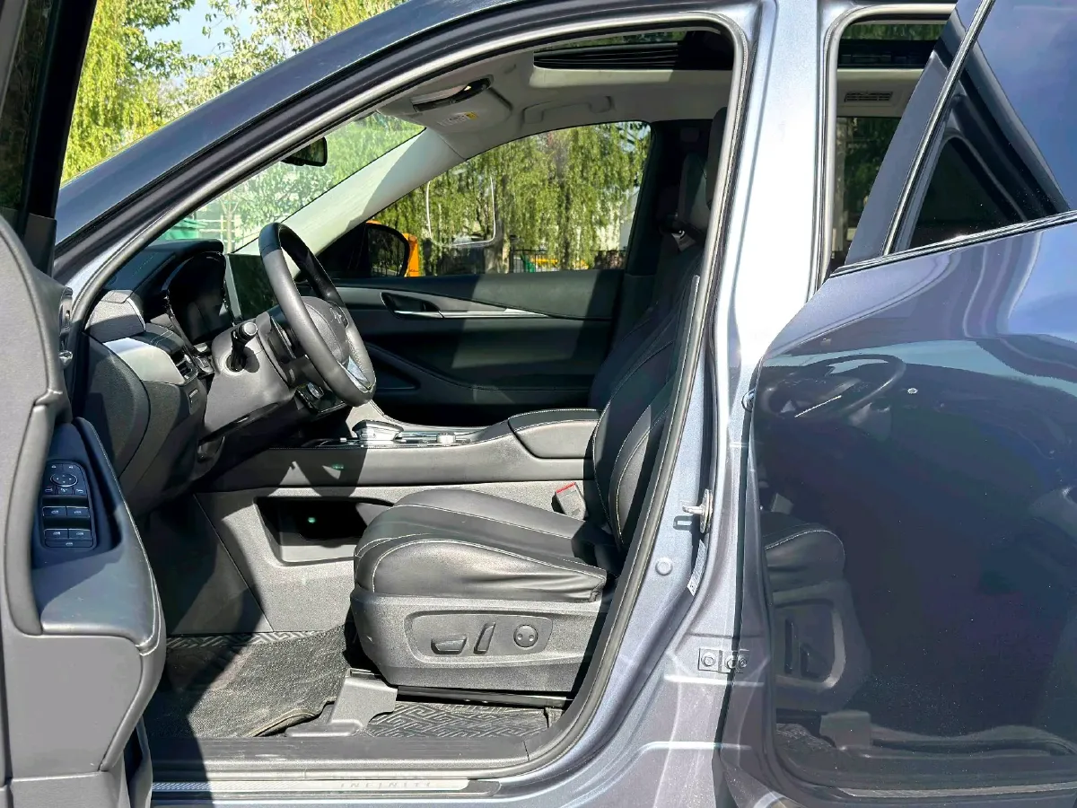 2022 Infiniti QX60 2.0T 252HP L4 9AT,autocango,china used car exporter,china ev exporter,chinese used car exporter,chinese used ev exporter