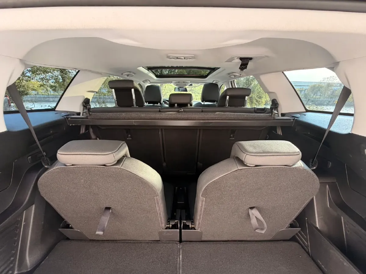 2017 Peugeot 5008 1.8T 204HP L4 6AT,autocango,china used car exporter,china ev exporter,chinese used car exporter,chinese used ev exporter