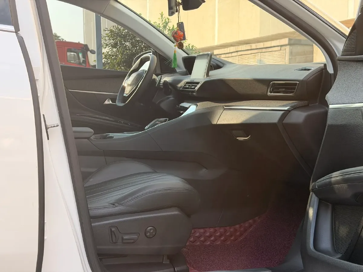 2017 Peugeot 5008 1.8T 204HP L4 6AT,autocango,china used car exporter,china ev exporter,chinese used car exporter,chinese used ev exporter