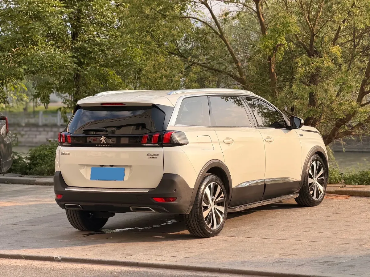 2017 Peugeot 5008 1.8T 204HP L4 6AT,autocango,china used car exporter,china ev exporter,chinese used car exporter,chinese used ev exporter