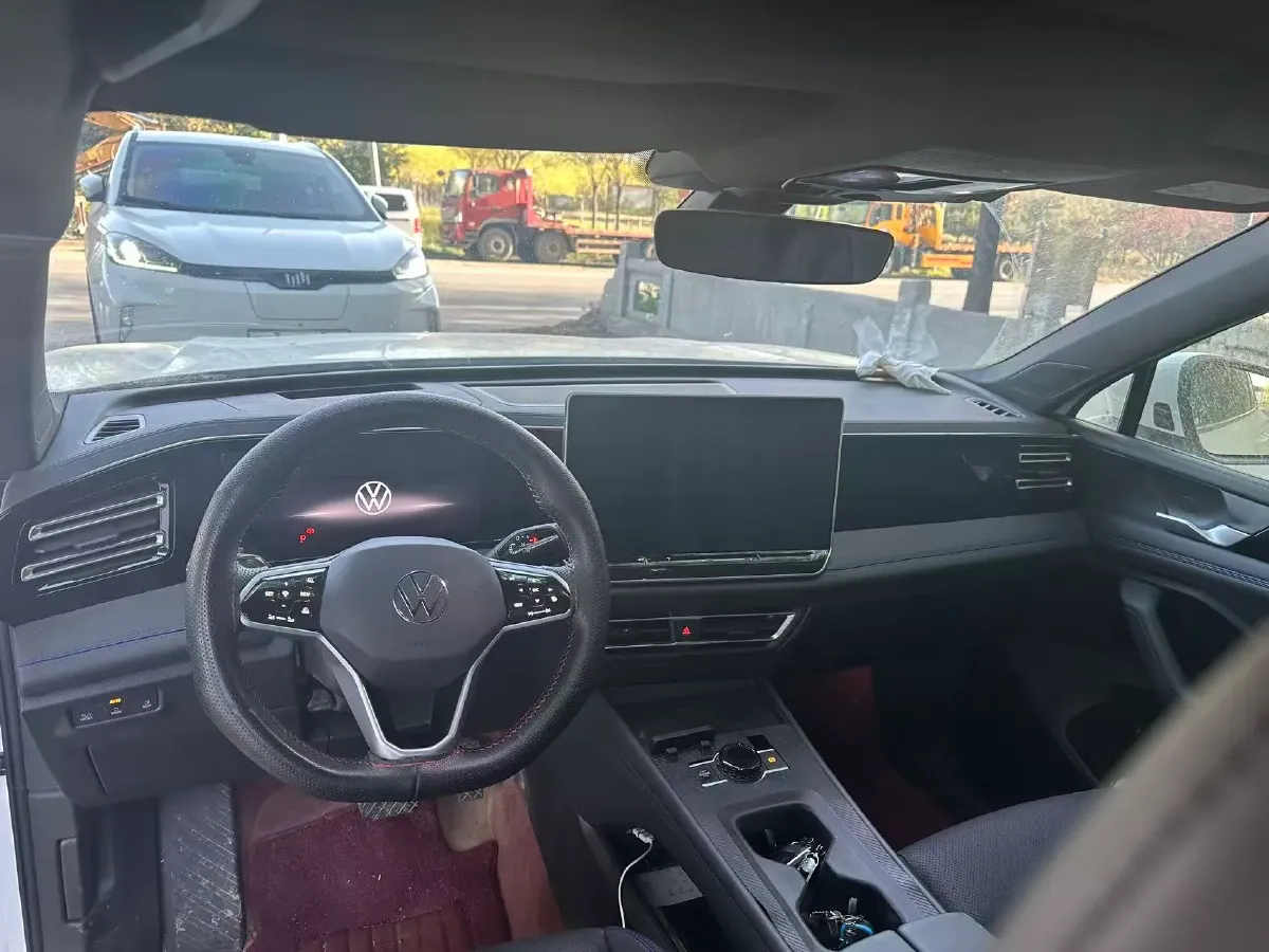 2024 Volkswagen Tiguan L 2.0T 186HP L4 7DCT,autocango,china used car exporter,china ev exporter,chinese used car exporter,chinese used ev exporter
