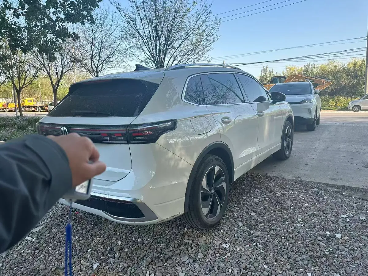 2024 Volkswagen Tiguan L 2.0T 186HP L4 7DCT,autocango,china used car exporter,china ev exporter,chinese used car exporter,chinese used ev exporter