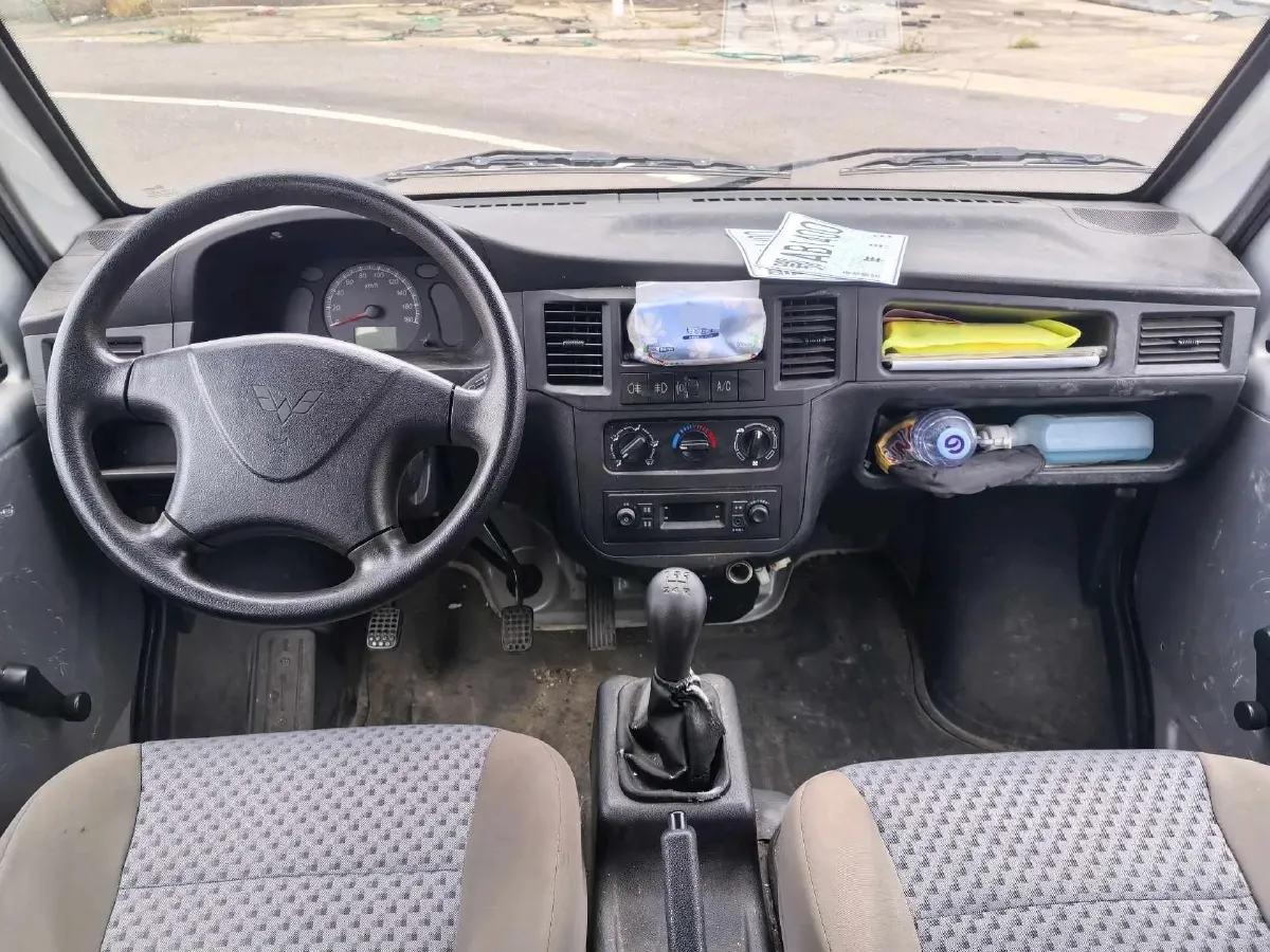 2020 WuLing ZhiGuang 1.2L 76HP L4 5MT,autocango,china used car exporter,china ev exporter,chinese used car exporter,chinese used ev exporter