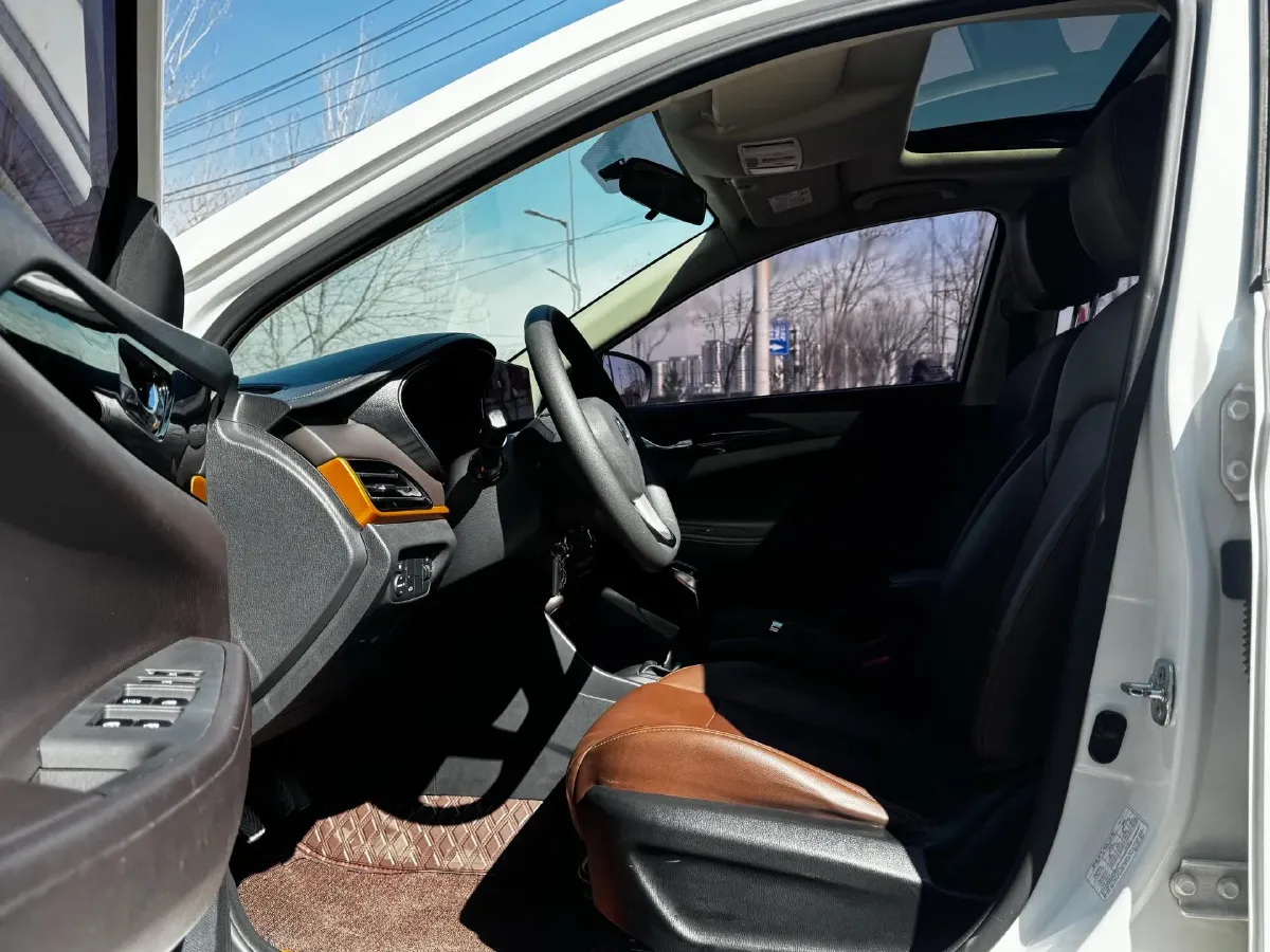 2019 ChangAn Eado DT 1.6L 125HP L4 5MT,autocango,china used car exporter,china ev exporter,chinese used car exporter,chinese used ev exporter