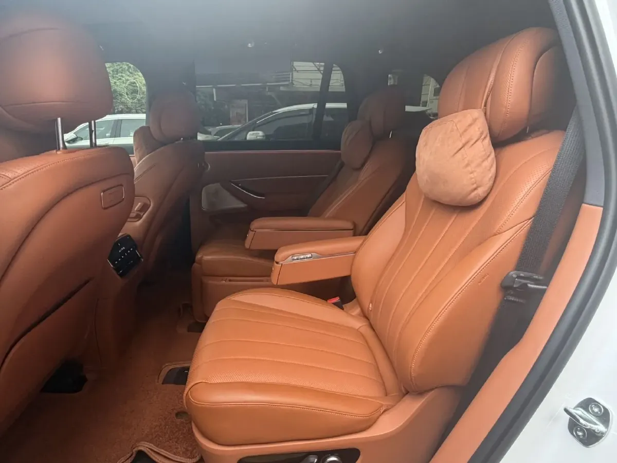 2025 AITO AITO M8 REEV 160HP REEV 53.4KWH,autocango,china used car exporter,china ev exporter,chinese used car exporter,chinese used ev exporter