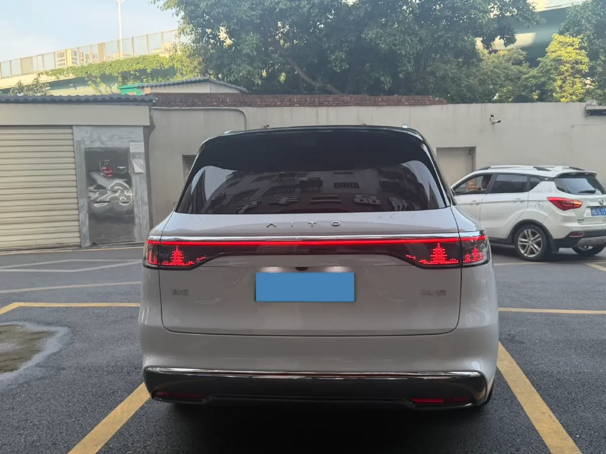 2025 AITO AITO M8 REEV 160HP REEV 53.4KWH,autocango,china used car exporter,china ev exporter,chinese used car exporter,chinese used ev exporter