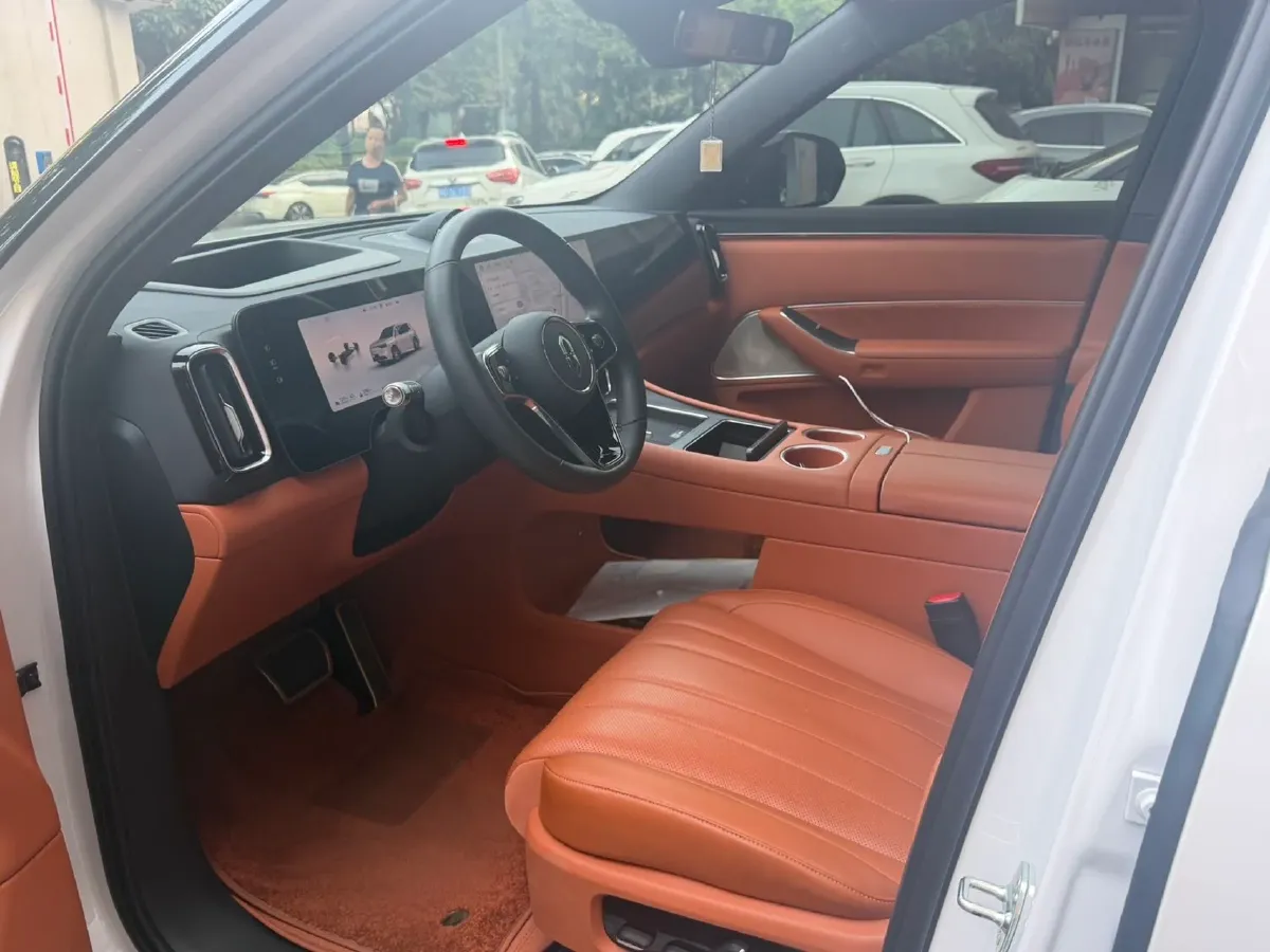 2025 AITO AITO M8 REEV 160HP REEV 53.4KWH,autocango,china used car exporter,china ev exporter,chinese used car exporter,chinese used ev exporter