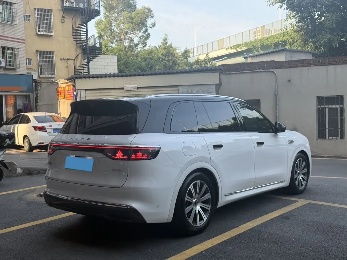 2025 AITO AITO M8 REEV 160HP REEV 53.4KWH,autocango,china used car exporter,china ev exporter,chinese used car exporter,chinese used ev exporter