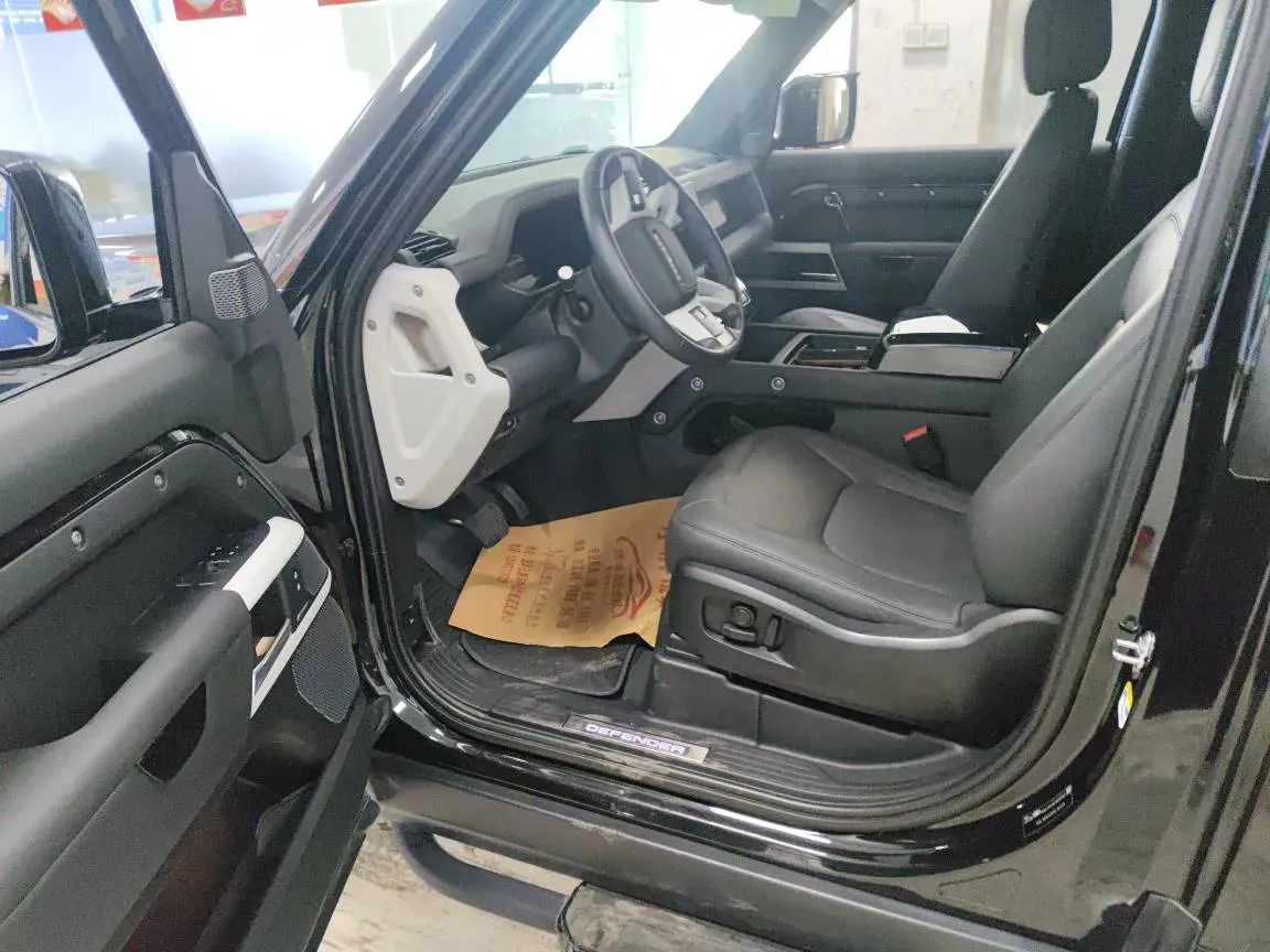 2023 Land Rover Defender 3.0T 400HP L6 8AT,autocango,china used car exporter,china ev exporter,chinese used car exporter,chinese used ev exporter