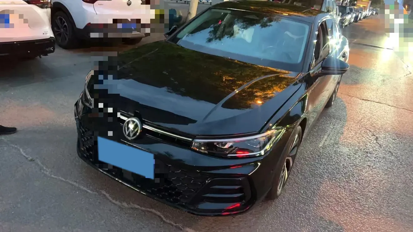 2025 Volkswagen Passat 2.0T 220HP L4 7DCT,autocango,china used car exporter,china ev exporter,chinese used car exporter,chinese used ev exporter