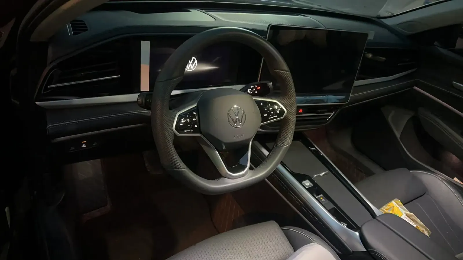 2025 Volkswagen Passat 2.0T 220HP L4 7DCT,autocango,china used car exporter,china ev exporter,chinese used car exporter,chinese used ev exporter