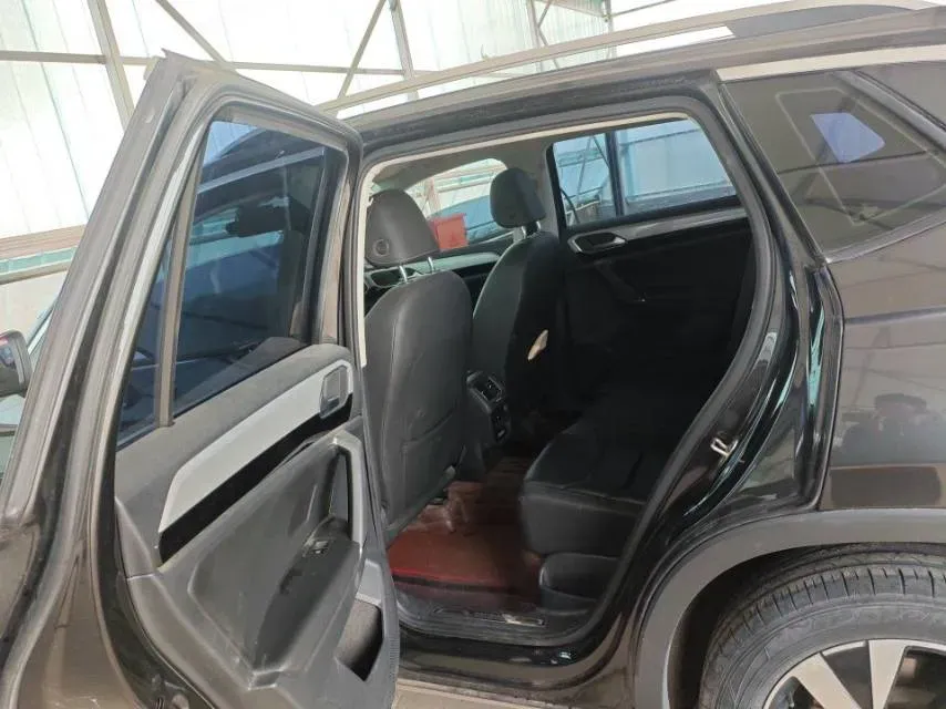 2019 Jeep Cherokee 2.0T 234HP L4 9AT,autocango,china used car exporter,china ev exporter,chinese used car exporter,chinese used ev exporter