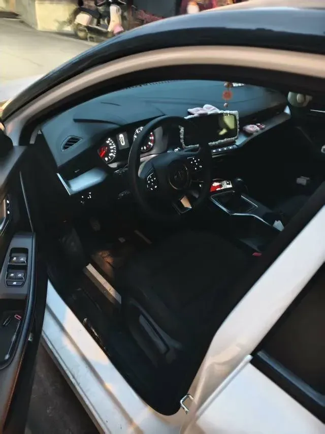 2022 MG 5 1.5L 120HP L4 5MT,autocango,china used car exporter,china ev exporter,chinese used car exporter,chinese used ev exporter