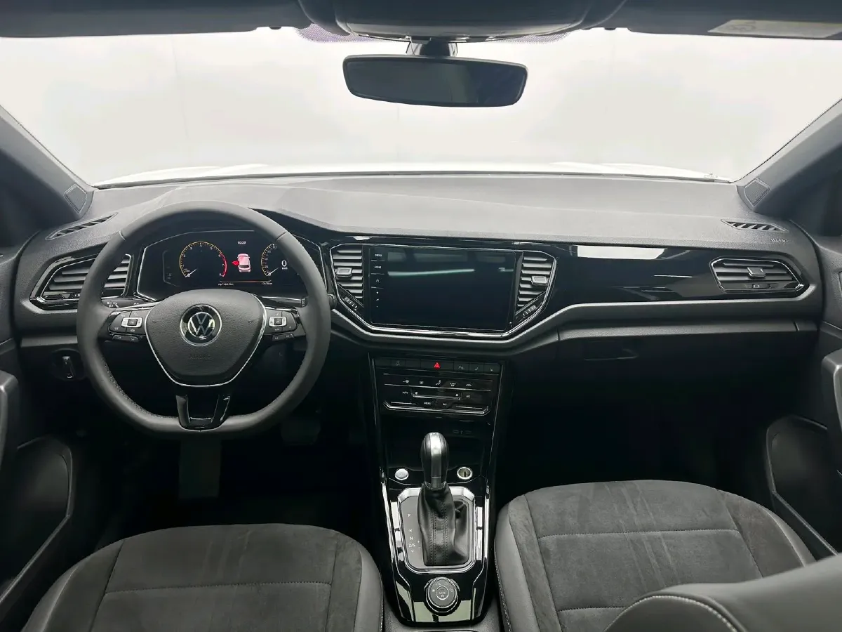 2021 Volkswagen T-Roc 1.4T 150HP L4 7DCT,autocango,china used car exporter,china ev exporter,chinese used car exporter,chinese used ev exporter